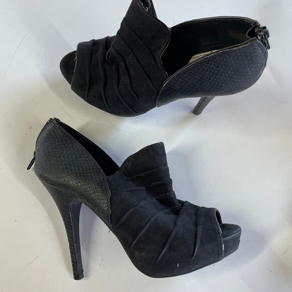 Fergalicious Heels Womens 6 Black Errand Ruffled Open Toe Shoes Vintage Y2K - Picture 1 of 7